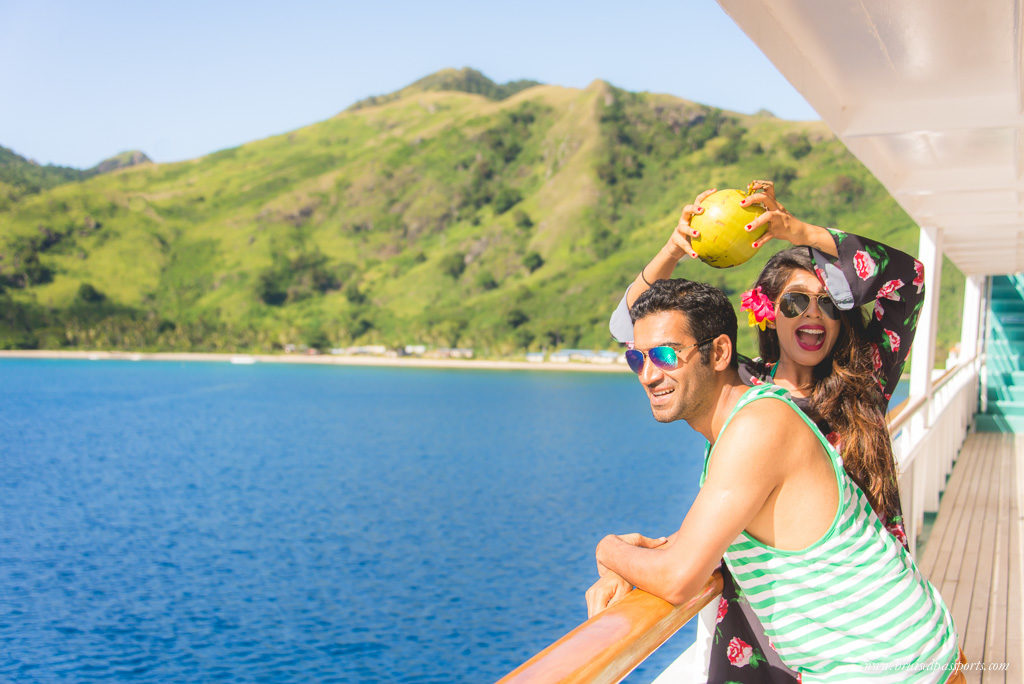 couple on captain cook cruises fiji