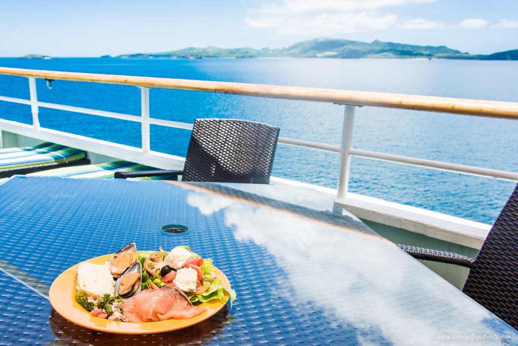 meal on captain cook cruise fiji