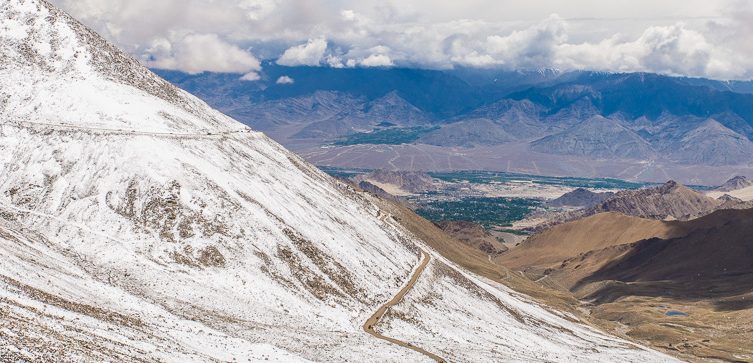 winding roads on a road trip to Ladakh