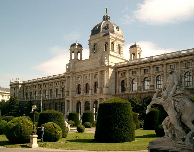 2-Maria-Theresien-Platz_in_Wien