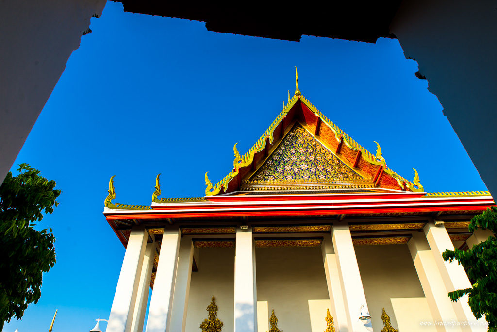 Gorgeous architecture - entrance to Wat Pho