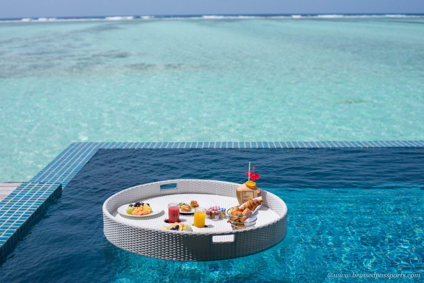 floating breakfast at club med finolhu Maldives