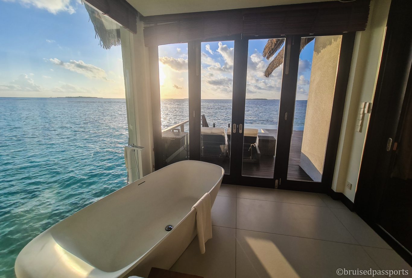 Bathtub overlooking the ocean in Maldives Resort