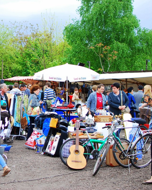 Free Berlin - Chaos at Mauerpark Flea Market