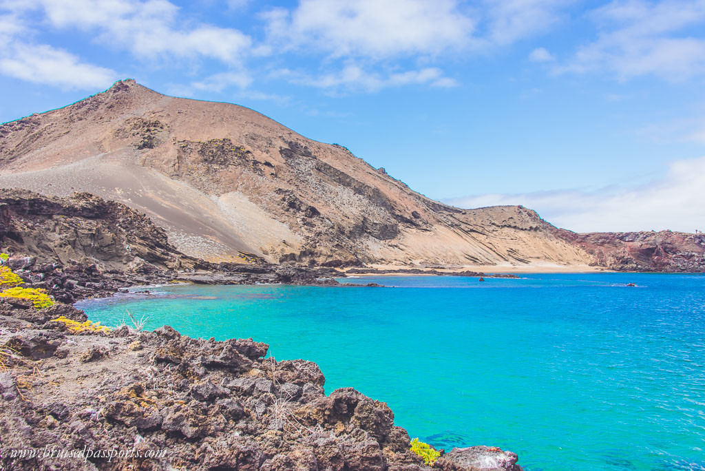 Turquoise waters at Bartolomé island in Galapagos