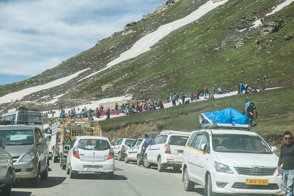 Traffic jam at Rohtang Pass on the way to Manali