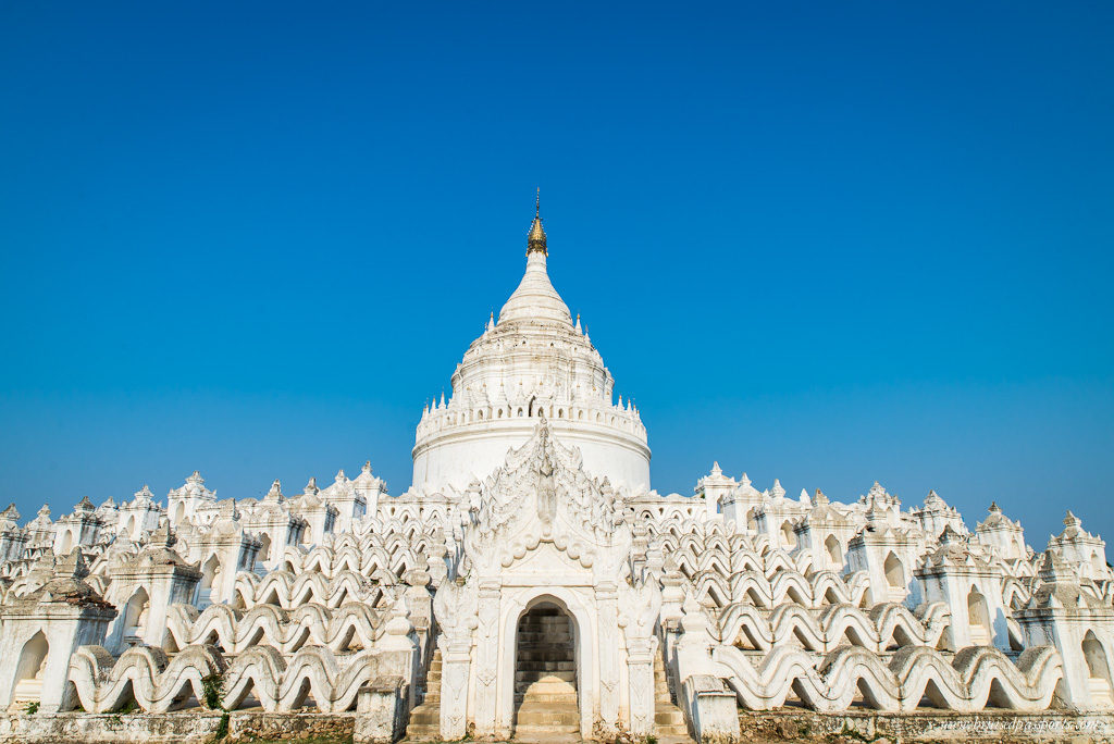 Mingun's unusual white pagoda Hsinbyume 