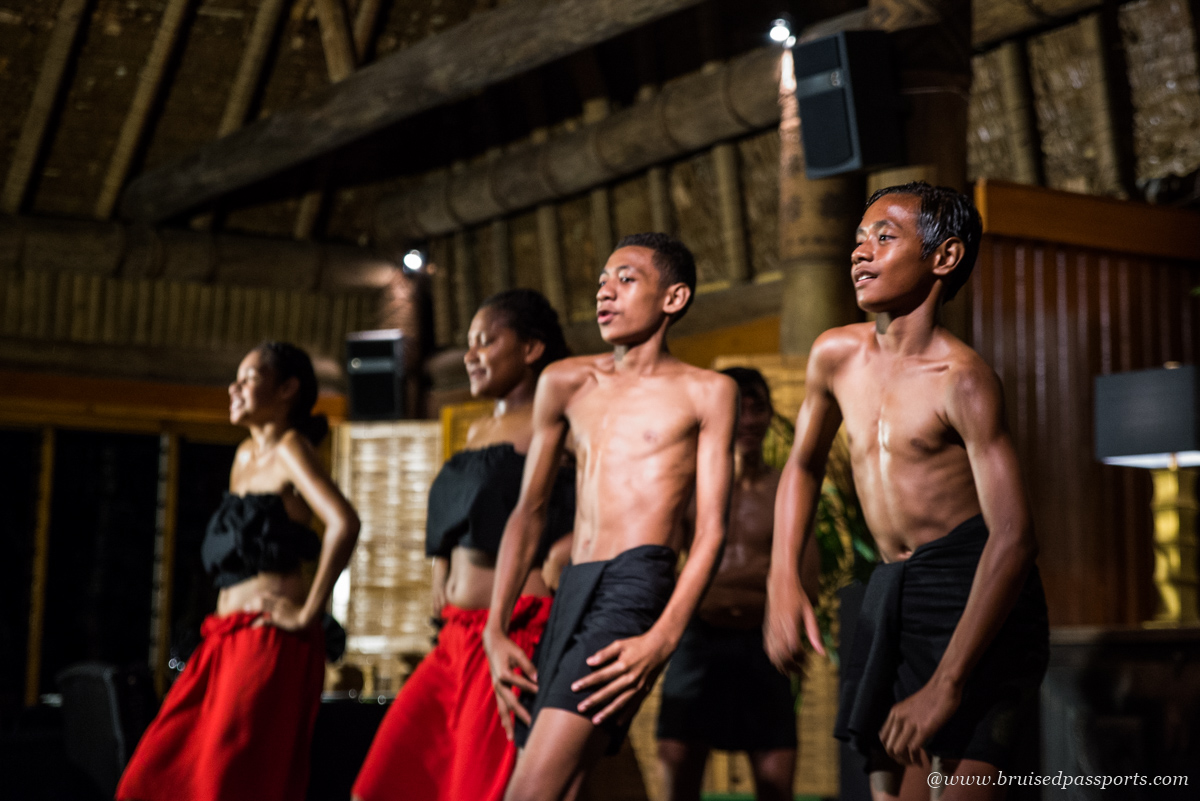 cultural entertainment at namale REsort and Spa Fiji