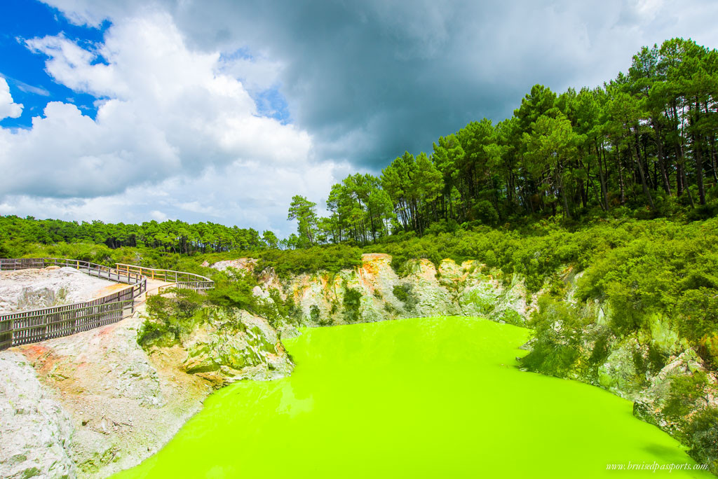 New Zealand Road Trip Rotorua geothermal reserve devil's lake