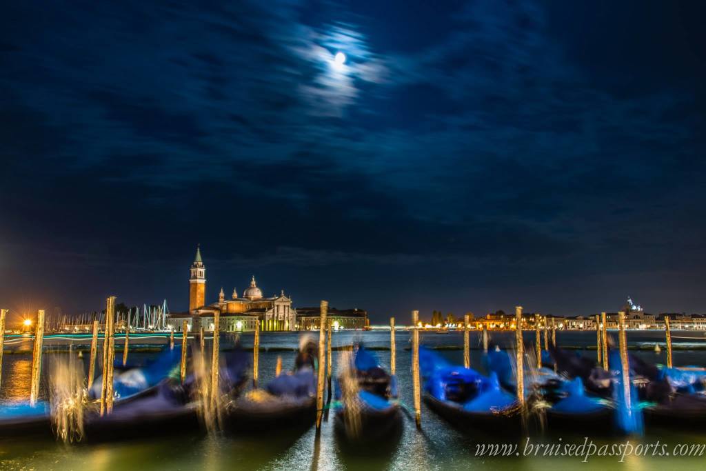 offbeat things to do in venice walk in venice at night