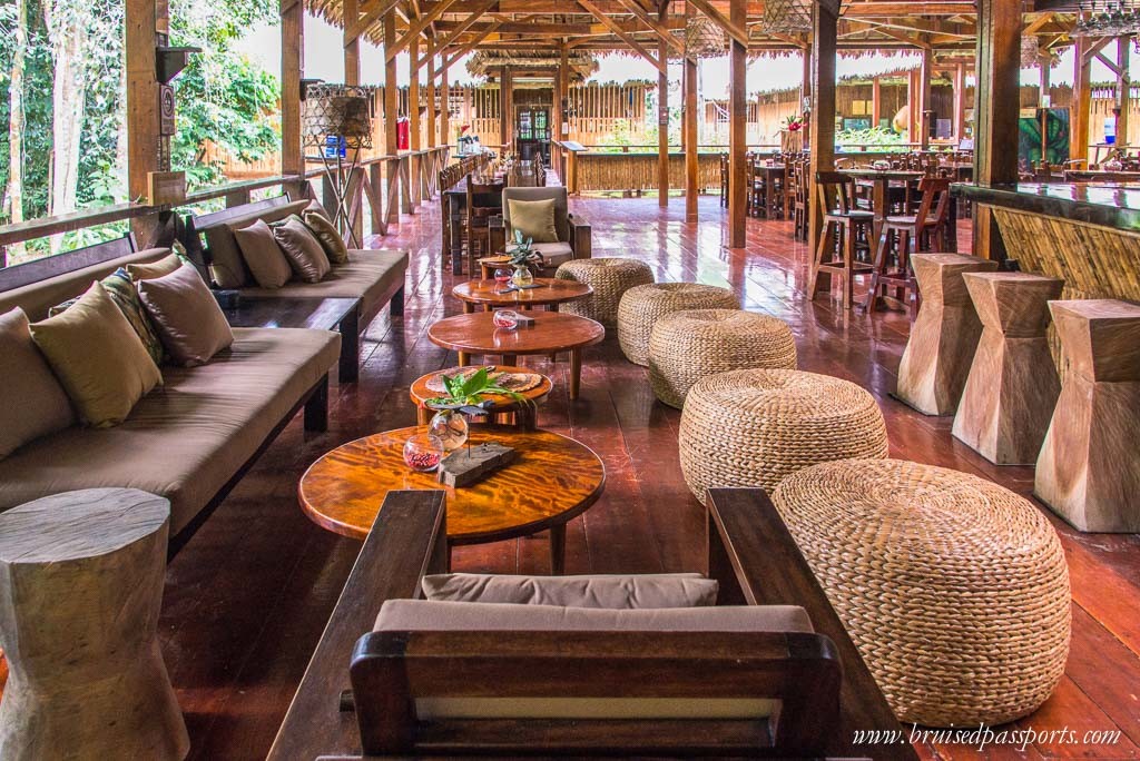 Refugio Amazonas dining area