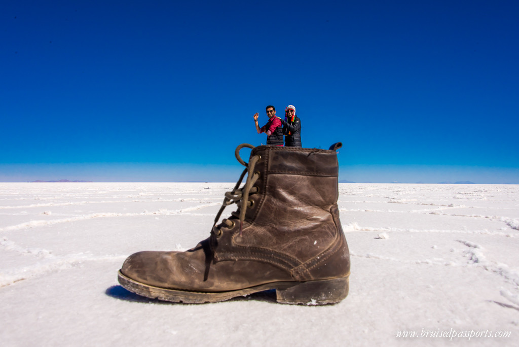 A couple doing perspective shots in Salar De Uyuni Bolivia