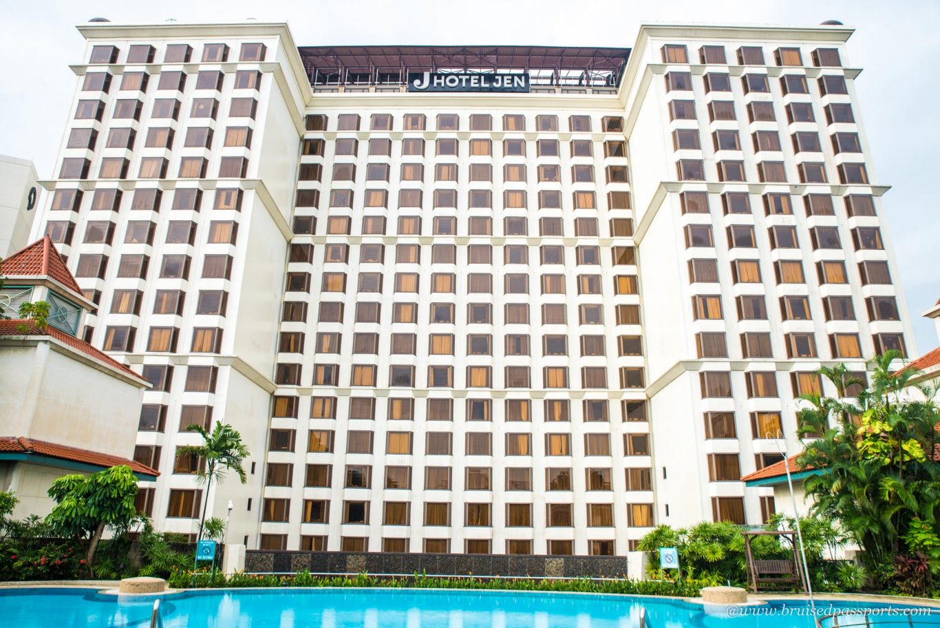 swimming pool at Hotel jen Tanglin Singapore