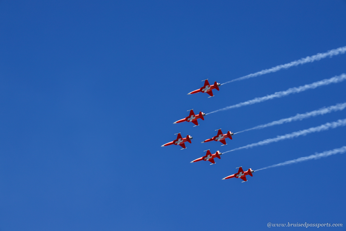 airshow by Patrouille Suisse at Lauberhorn race