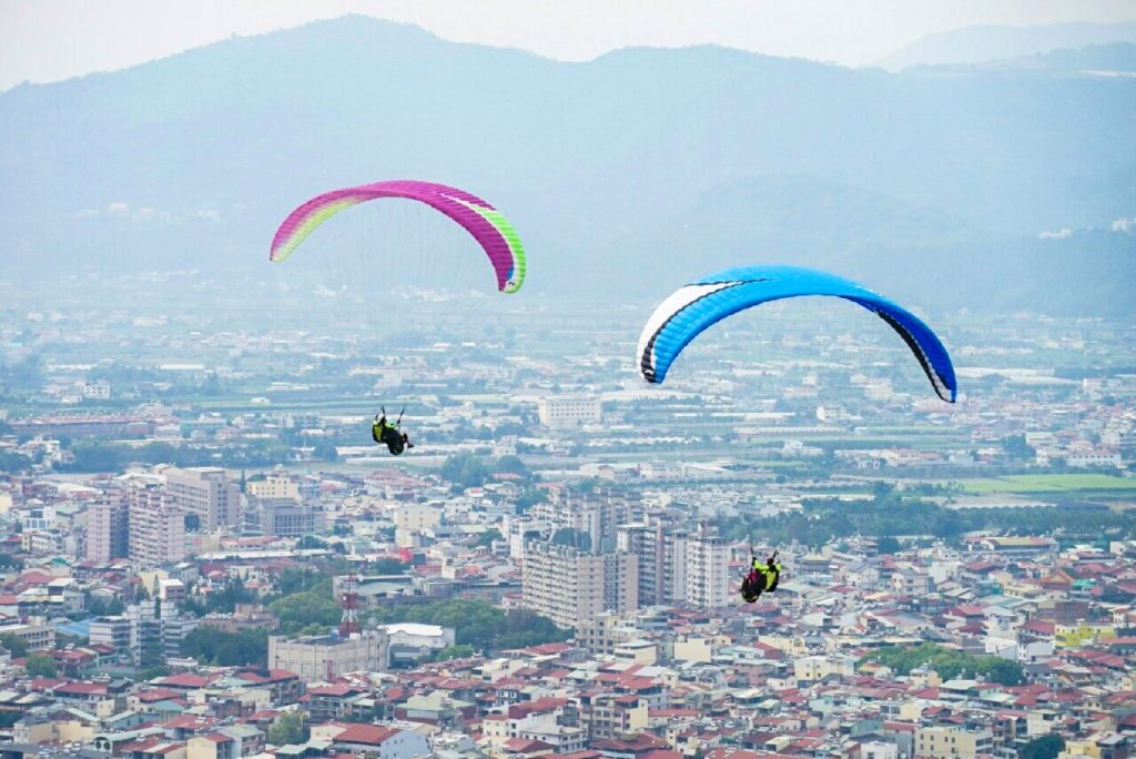 Taiwan Road Trip Paragliding