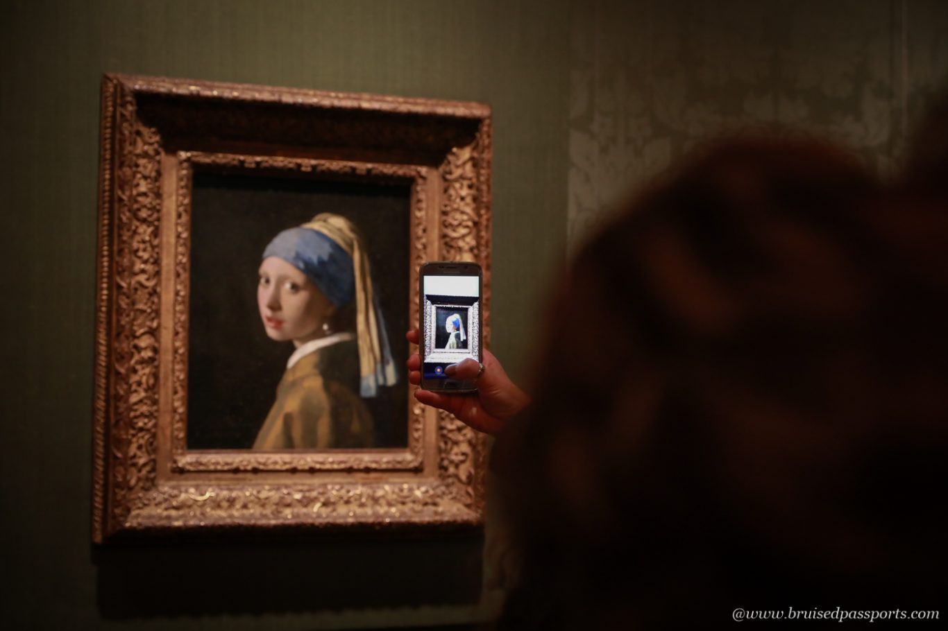 Girl with pearl earrings painting at Mauritshuis The Hague