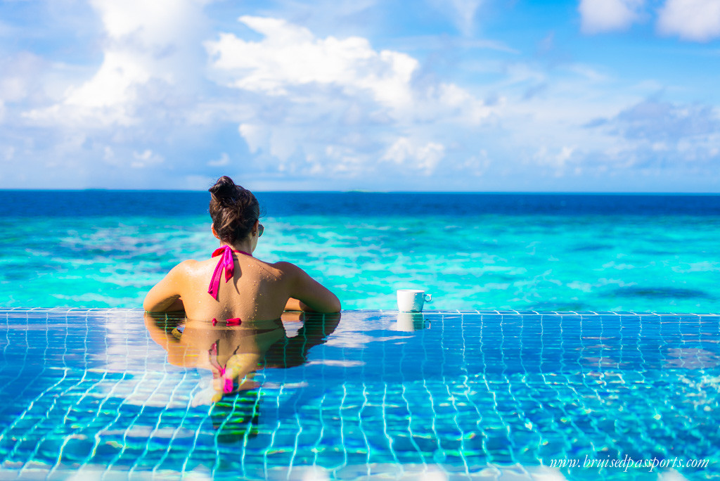 infinity pool maldives travel fashion